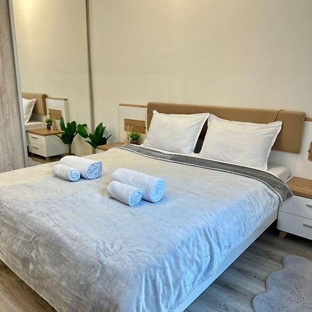 Central Park Apartment คลูจ-นาโปกา ภายนอก รูปภาพ