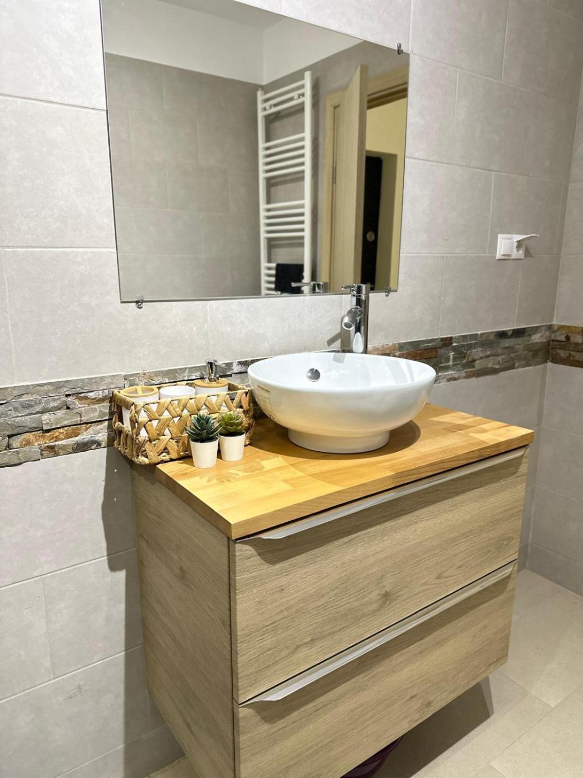 Central Park Apartment คลูจ-นาโปกา ภายนอก รูปภาพ