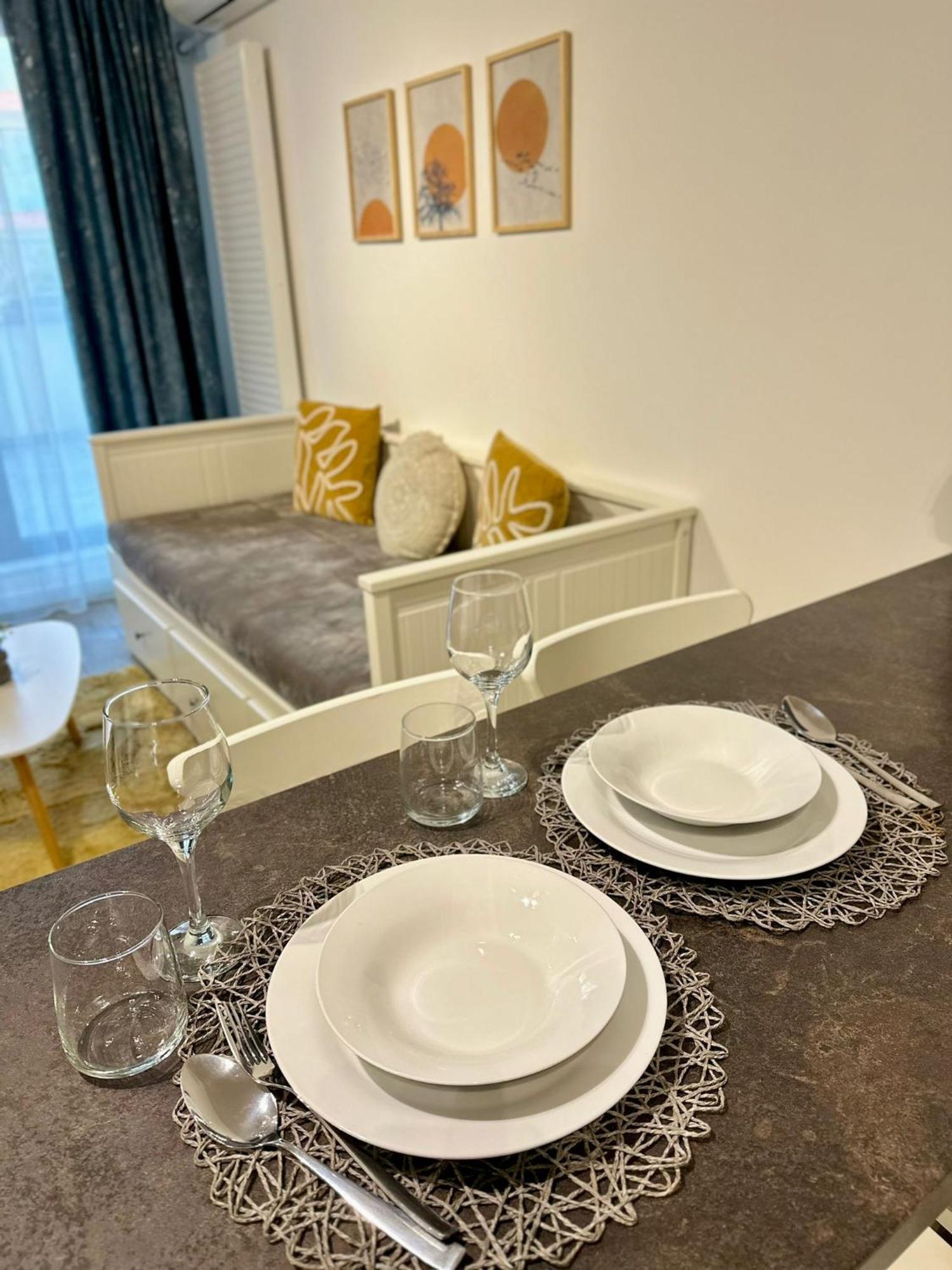 Central Park Apartment คลูจ-นาโปกา ภายนอก รูปภาพ